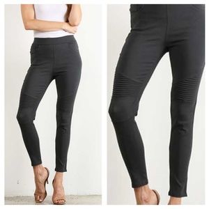 🦋MAKE AN OFFER!🦋 Gray Stretch Moto Jeggings